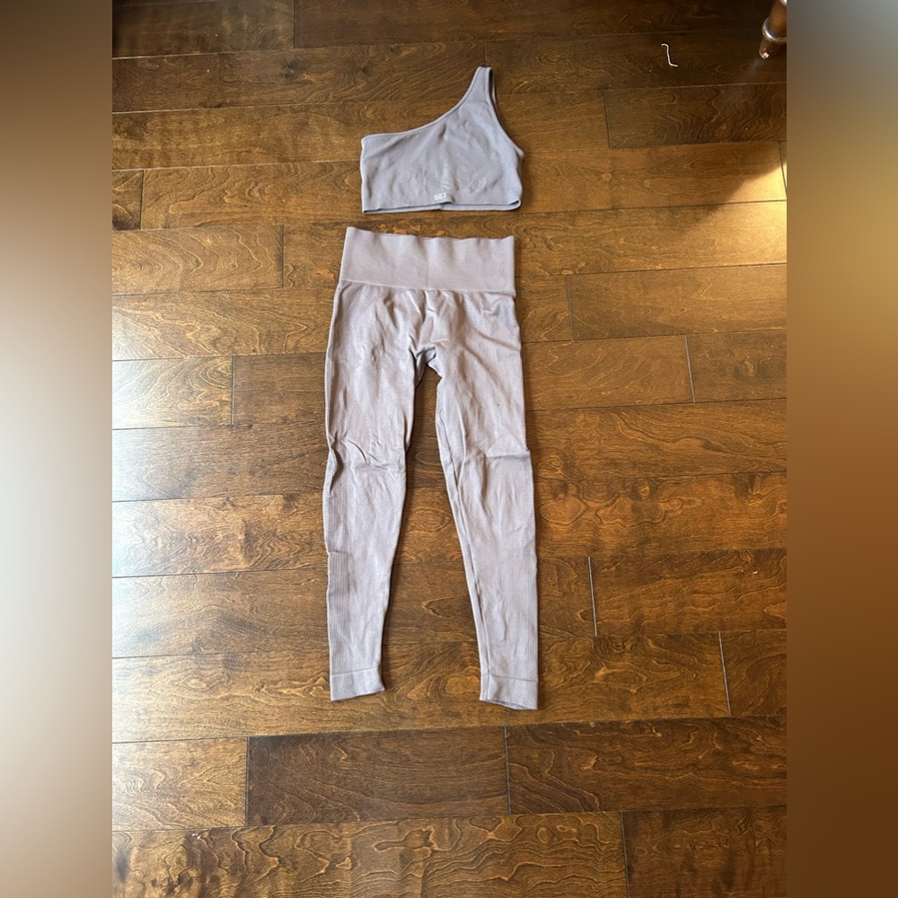 Set Active one shoulder set in pepper